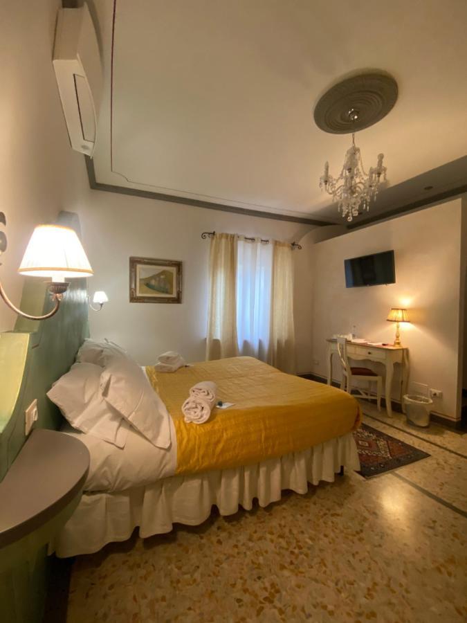 Palazzo Mari Suite & Rooms B&B Montevarchi Exterior foto