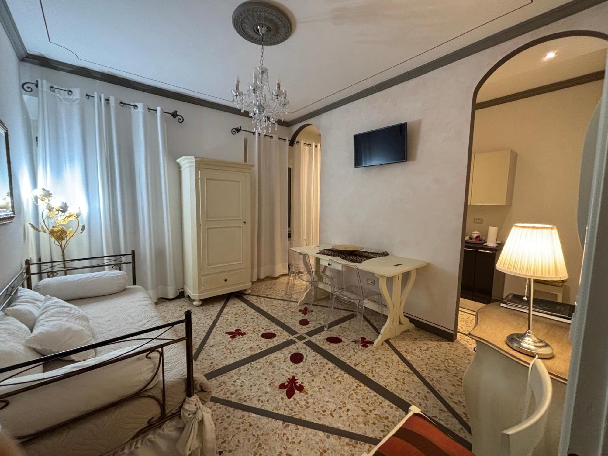Palazzo Mari Suite & Rooms B&B Montevarchi Exterior foto