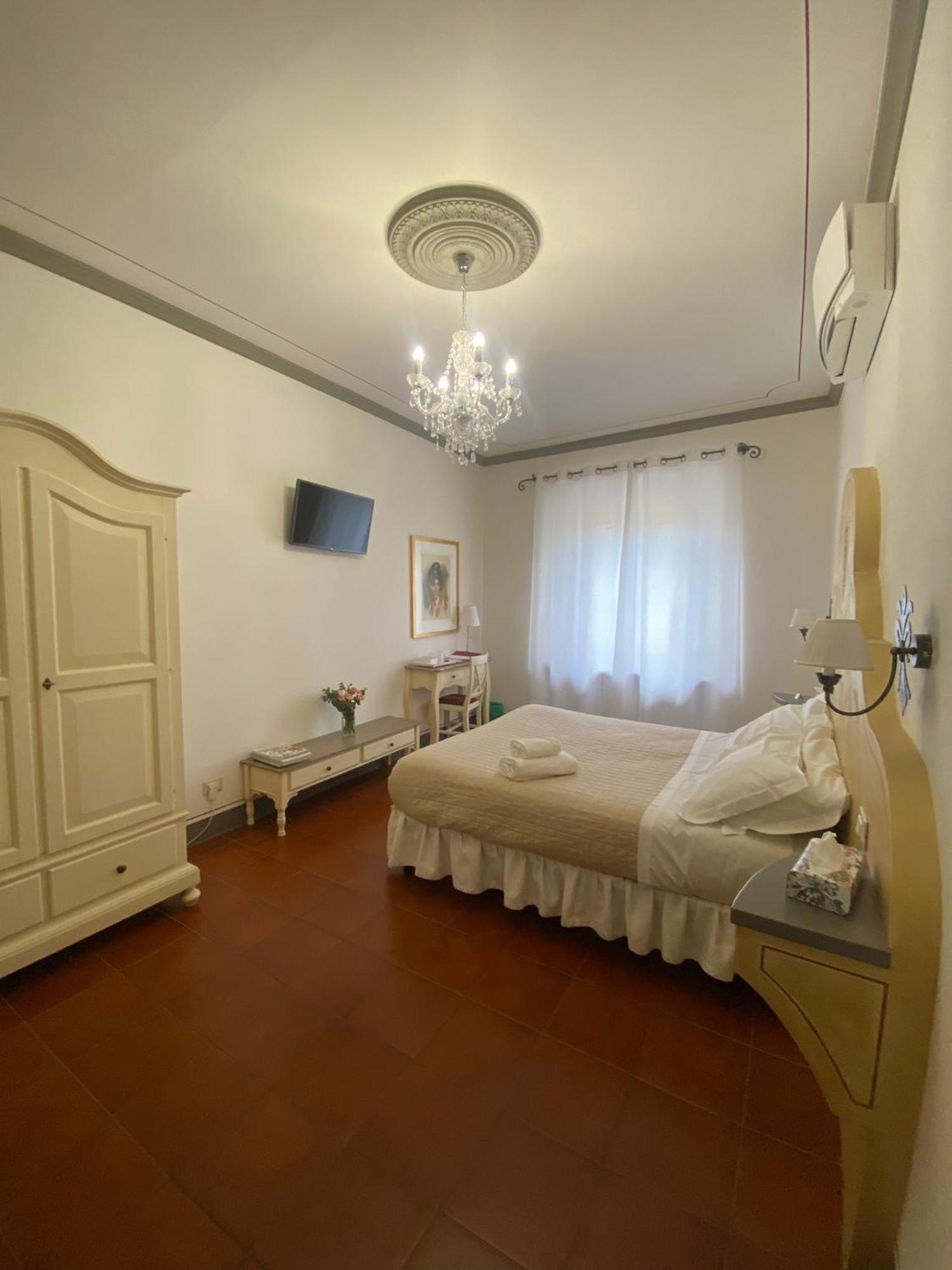 Palazzo Mari Suite & Rooms B&B Montevarchi Exterior foto